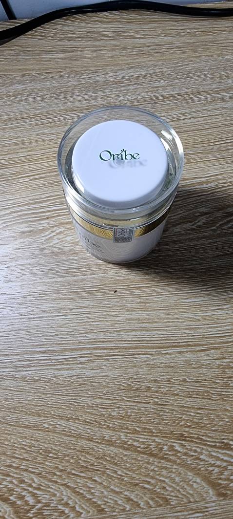 Giao hàng nhanh  , đóng gói kỹ .
Hộp kem đẹp  , date mới .
Cảm ơn Oribe .
Cảm ơn Tiki .