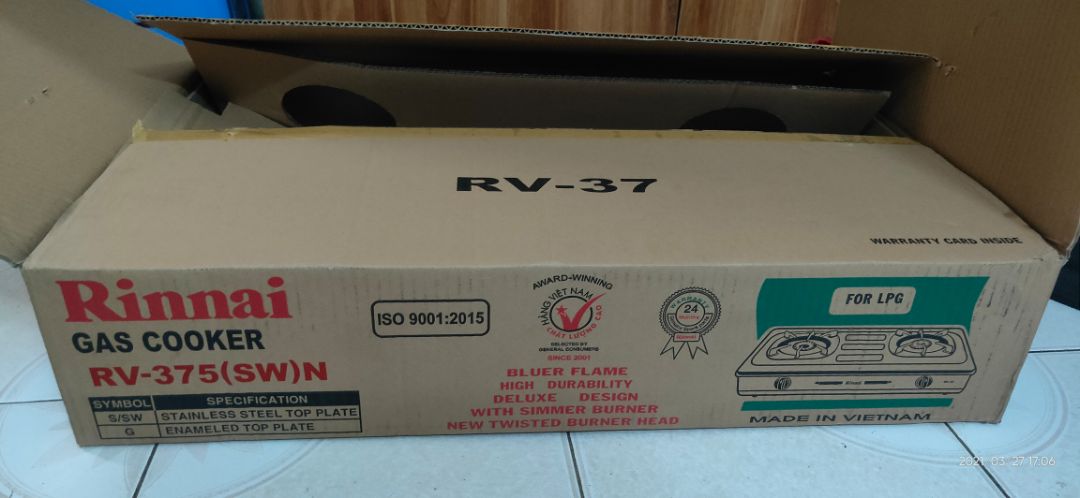 bếp mới nguyên hộp, chính hãng, hình thức đẹp, mặt trên inox sáng bóng, xung quanh tráng men trắng. Bếp khá rẻ, chất lượng tốt ( chỉ có tốt hoặc kém, đừng bao giờ nói thêm so với tầm giá?!). Dịch vụ tiki tốt, đúng hẹn như khi đặt hàng, bếp được chở đến bằng ô tô ( thông thường bằng xe máy của shiper). Thank Tiki!