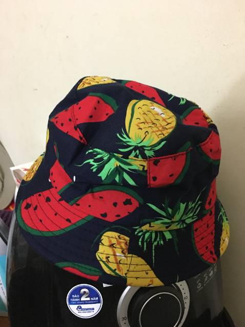 Huhuuuu mũ bị nhỏ huhuuuuu. Mũ vải okie, hoạ tiết đẹp, giao hàng nhanh, mà cuối cùng mang k vừa ahuhuuuuu. Vòng đầu mình 57cm nha mấy bạn, bạn nào tầm tầm đó là mua đội k vừa đâu.
