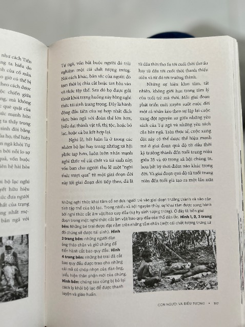 Chưa đọc nhìn trước mắt thấy in màu đẹp, nhiều trang trắng đen chưa được rõ như mình muốn