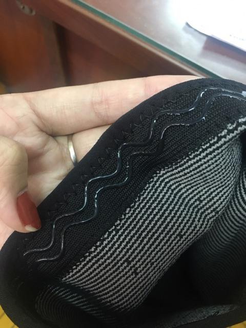 Shop giao đúng size. Mình chạy thấy êm chân. Mang vừa vặn :)