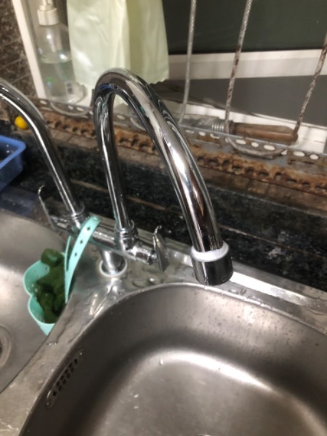 Hàng đẹp mà hơi bất ổn. Không hợp giá tiền.  1 bên thì lắc lư. 1 bên thì đầu vòi hơi rộng mở nước to nó bay ra nên phải cuốn băng nước.