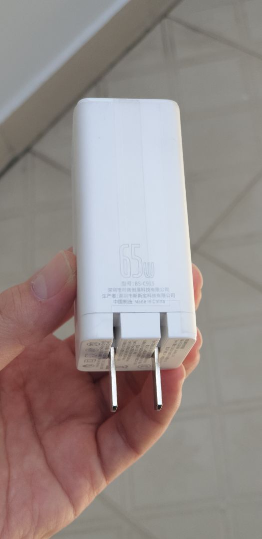 Giao hàng trễ 2 ngày. Hàng hoàn toàn không hộp. Không giấy hướng dẫn sử dụng. Không đúng màu như đăng bán, hoặc bán khác màu mà lại không thông báo cho khách. Hàng cảm giác như đã qua sử dụng, không phải hàng mới. Tôi hoàn toàn không hài lòng hàng này.