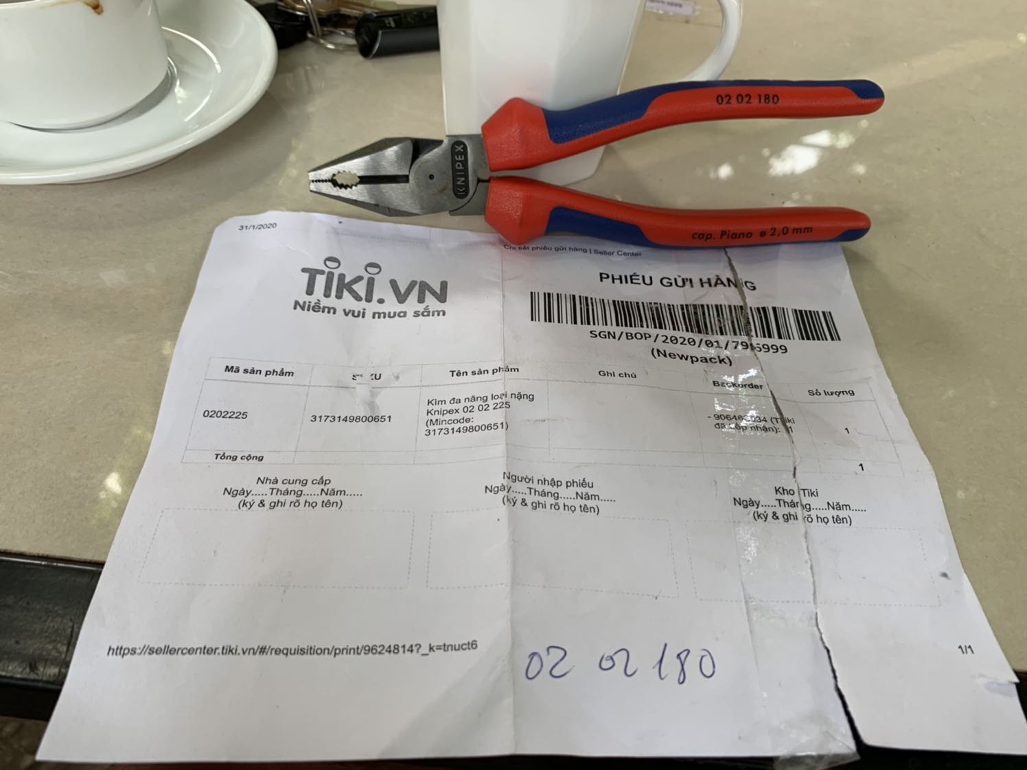 Đơn vị bán hàng có dấu hiệu *** đảo, mua kìm knipex 225 giá 755K trên tiki lại giao loại 180 giá 630K. Hàng lại cũ, không bao bì. Đề nghị Tiki xử lý nghiêm các thể loại *** đảo này