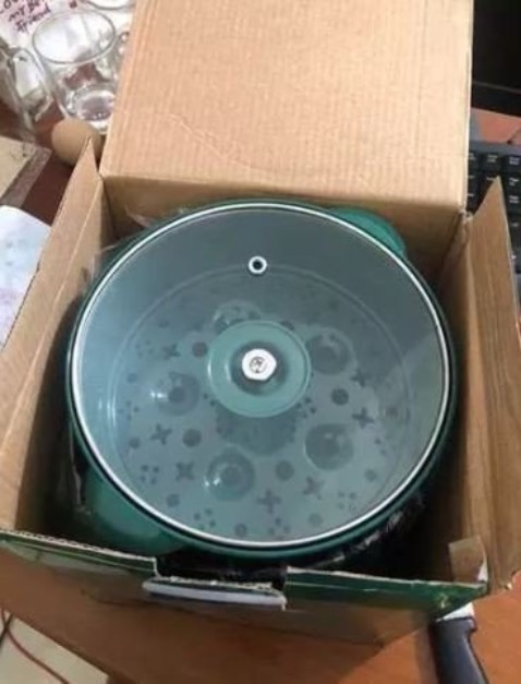 Nồi xinh lắm ạ, nóng nhanh, cute xỉu, nên mua nha mn ơi vì nó rất tiện. Màu xanh rêu, nồi bé bé xinh xinh, ăn 1-2 người ok. có thể lẩu, hấp, chiên rán ok vì cũng ko dính nồi. chỉ có điều vệ sinh thì hơi khó, nên rửa cẩn thận ạ! tôi chấm 9.5 điểm nhé!