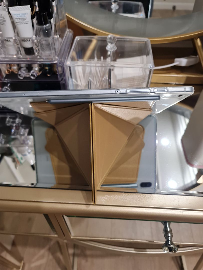 bao da vừa tab S6 samsung, xếp đứng vững, nhưng mà mẫu này kg có chụp lại cây viết, dễ rớt mất viết