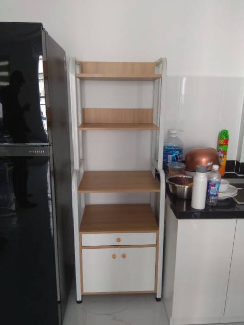 Hình dáng + màu sắc như hình. 
Độ hoàn thiện cao, đường nét tinh tế.
Cửa dùng bản lề hơi, đóng êm. 
Mặt kệ đẹp, khung kệ đứng vững vàng.
Nhân viên giao hàng có hẹn trước + đúng lịch. Nhiệt tình hỗ trợ lắp ráp