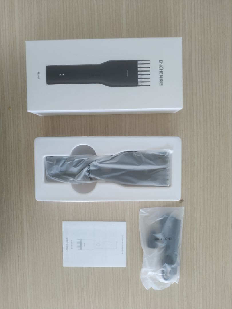 hoàn thiện tốt, cầm chắc tay, máy cắt ok mà do tông đơ hơi xấu nên ko chụp quả đầu. máy ngon nhưng muốn đầu đẹp phải tìm ng khéo tay nha cả nha