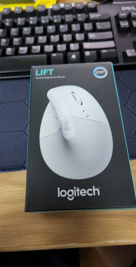 Xài rất ư là đã, rất dễ sử dụng và chuyển đổi từ chuột thường với chuột công thái học. App của logitech cũng cài đặt đơn giản về dễ sử dụng. Mua shop rất nhanh, và tikinow giao trong 2 giờ khỏi phải bàn. Có điều giá chuột cũng hơi chát, nhưng rất đáng đồng tiền nhan.