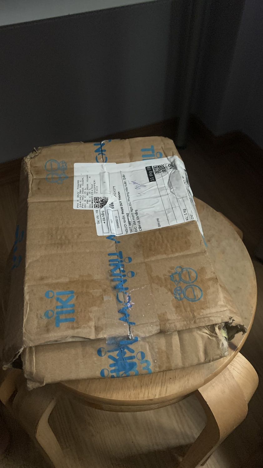 Đã nhận được sách đúng với hình, sách đẹp bị móp chút xíu không ảnh hưởng nhiều. Đóng gói hơi ẩu tí may trời mưa bị ướt góc nhỏ không ảnh hưởng lắm. Nội dung chưa đọc nên chưa đánh giá được, những vẫn cho shop 5 sao ạ