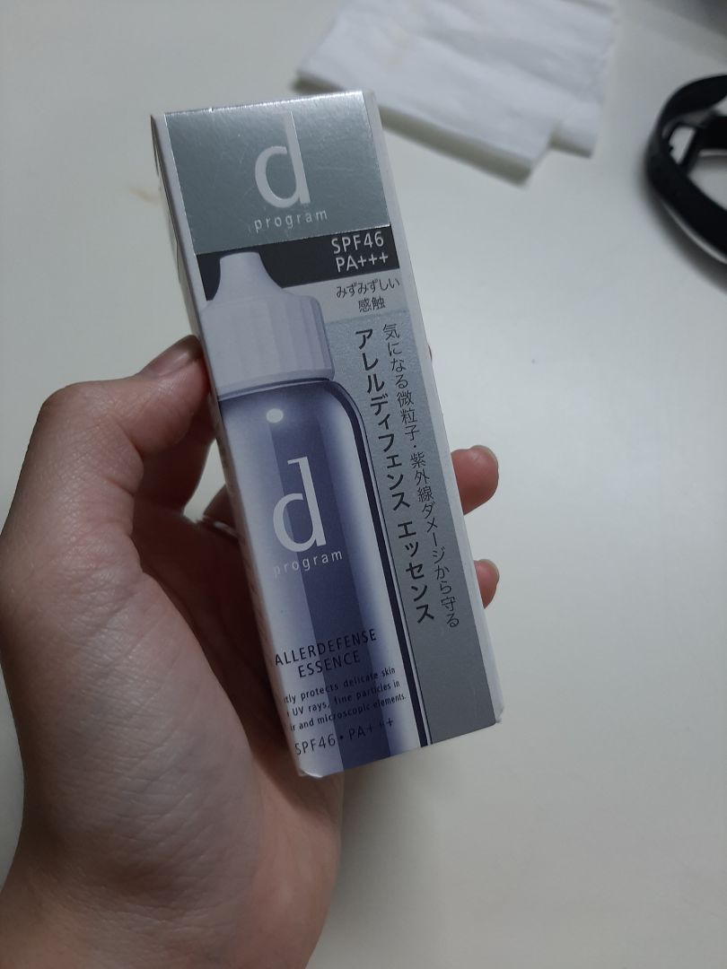 Chai tinh chất nhỏ gọn, mua đợt sale giá rẻ. Shop chuẩn bị hàng và giao hàng đi rất nhanh, mua hàng chính hãng cũng yên tâm