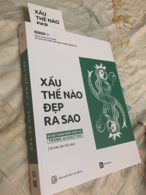 Một cuốn sách khá hay dành cho những bạn nào muốn hiểu một cách khái quát hơn về cách thiết kế tác động tới thế giới marketing,giúp người đọc có góc nhìn sắc xảo hơn đối với các sản phẩm quảng cáo quanh ta