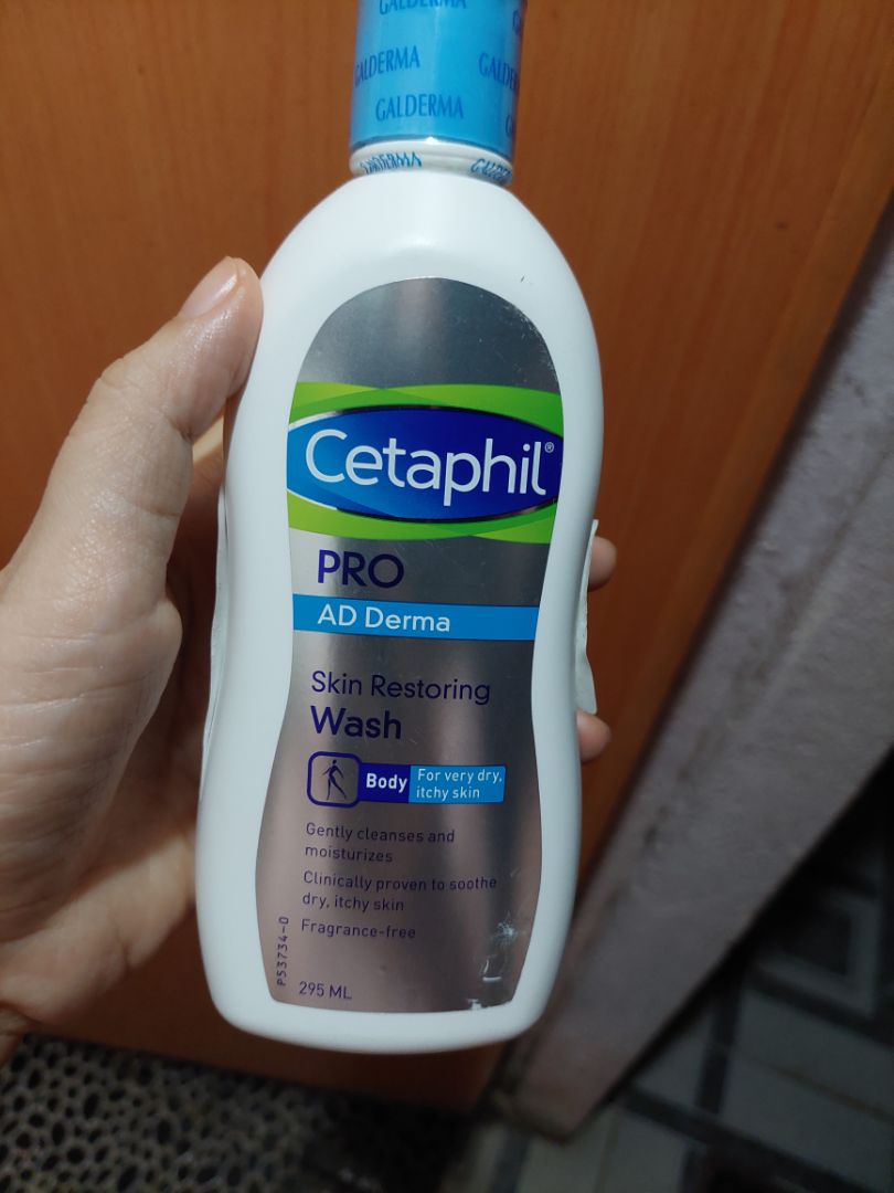 Giao hàng nhanh. Mùi hương dễ chịu. Hỗ trợ da bé bị viêm da cơ địa rất tốt. Nên mua nha.