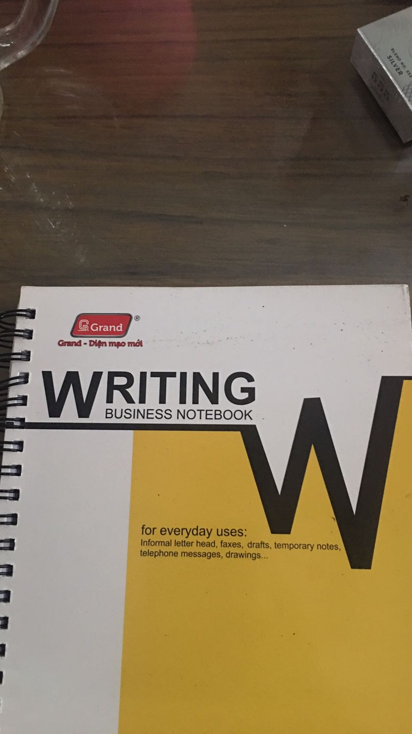Thứ nhất mình đăng ký dịch vụ giao nhanh và tiki giao hàng trễ làm trễ nải công việc của mình.
Thứ 2 sản phẩm của tiki phân phối kém chất lượng quá. Hàng bẩn thỉu, bìa sau nhàu nát nhăn nhúm. Tại sao lại có thể giao hàng như thế này cho khách hàng được nhỉ. Không hề tôn trọng khách hàng một chút nào cả.