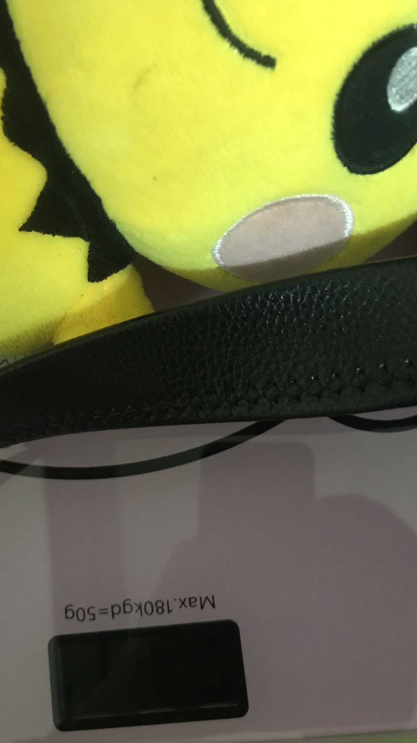 Hàng đúng như mô tả. Thắt lưng rất đẹp. Dễ phối đồ dùng cho quần vải hay quần jean cũng ok. Dây da dài nên bụng mình gần 100 đeo vẫn ok. Da mềm bóng và đẹp. Mình rất hài lòng về chất lượng sản phẩm. Khoá cũng rất dễ đeo koeeur thiết kế tiện lợi. Shop bán hàng uy tín, chất lượng tốt. Cảm ơn shop.