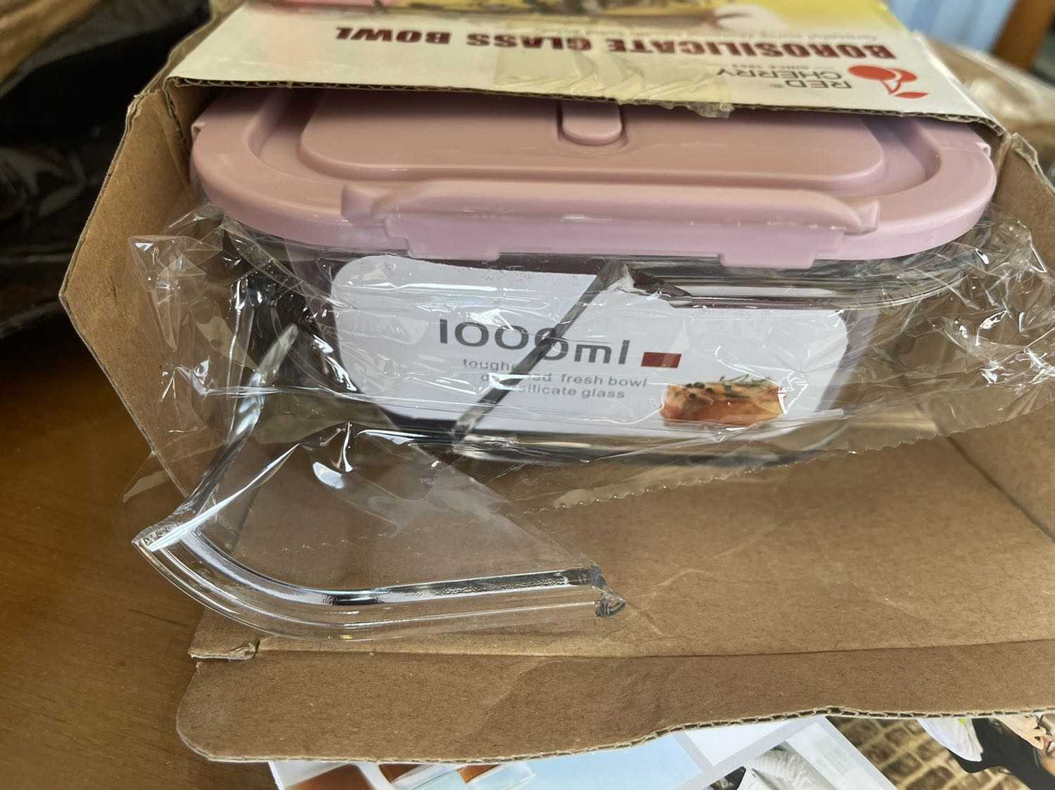 Sản phẩm giao bị bể,yêu cầu giao lại hộp khác hoặc hoàn tiền