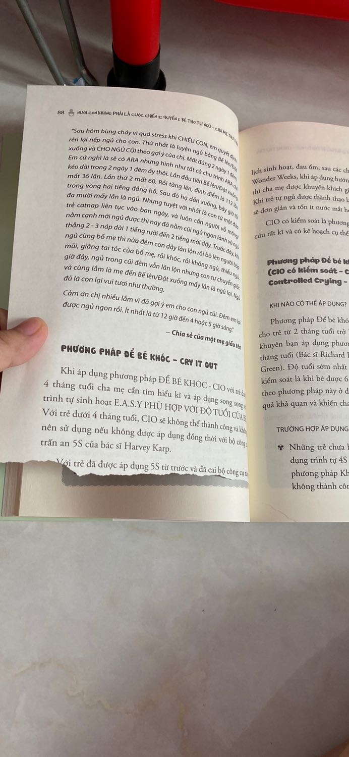 Nhìn chung thì giao hàng nhanh, nhưng lần đầu mua sách online mà sách đã bị rách thất vọng thật sự