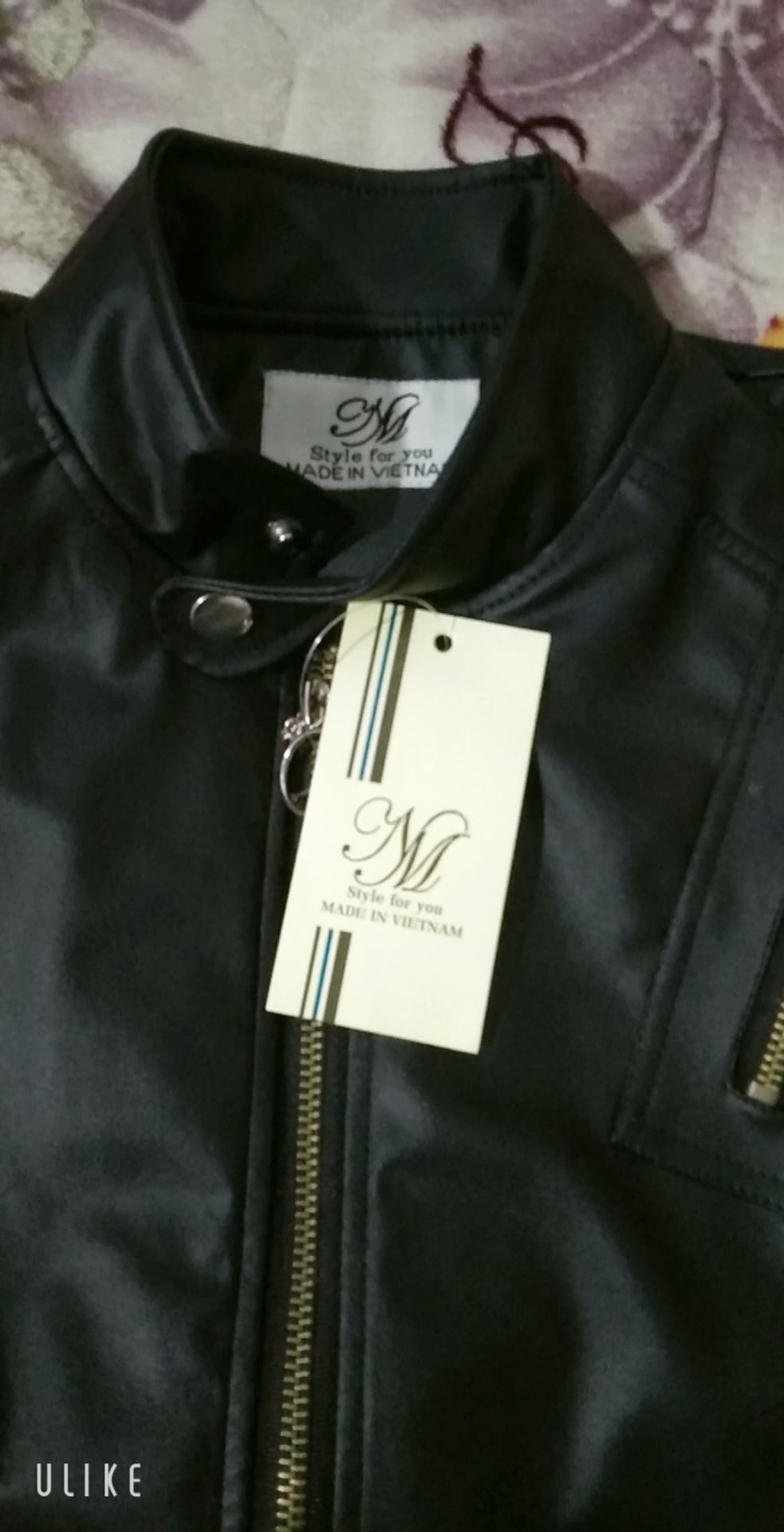 áo đẹp phù hợp với giá tiền.đánh giá shop 5 sao.nhưng chỉ tiếc là mình cao 1m52 nên áo có hơi bị dài thôi ạ