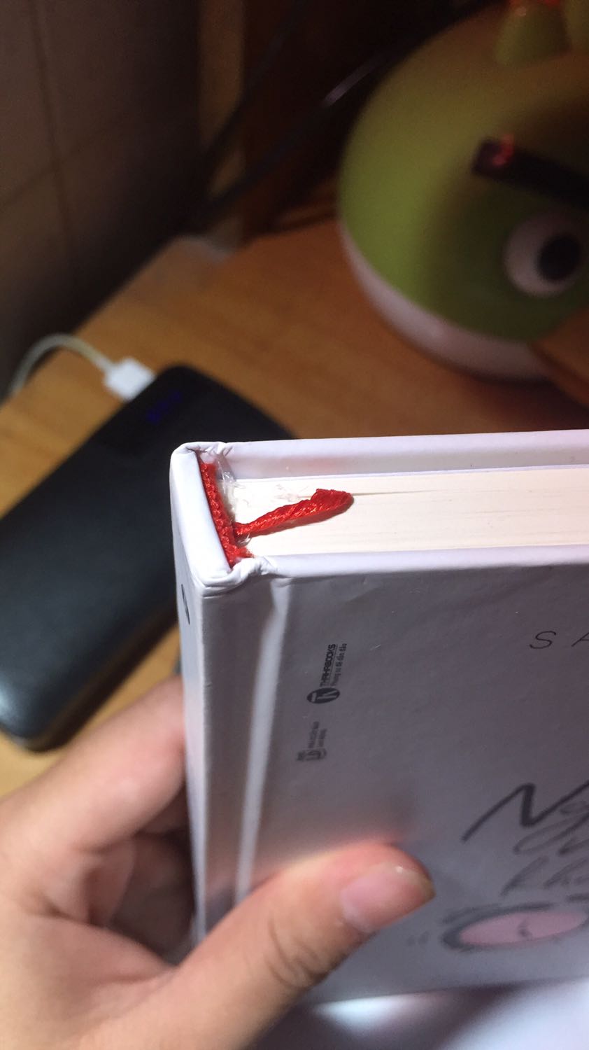 Giao hàng nhanh, hộp đẹp k méo nhưng góc sách hơi hư, có vết do vật đè lên sách. Những phương pháp viết trong sách khá mới với mình, khi mình luyện tập thử thì không phù hợp lắm.