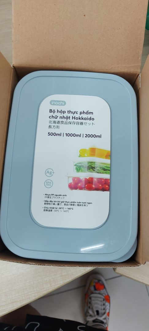 cho 2 sao vì đặt 2 bộ vuông màu xanh, thì giao 1 đúng, 1 giao hình chữ nhật. 2 bộ hình chữ nhật màu cam thì giao 1 chữ nhật trắng, 1 vuông xanh, 1 bộ ko có hộp, chán