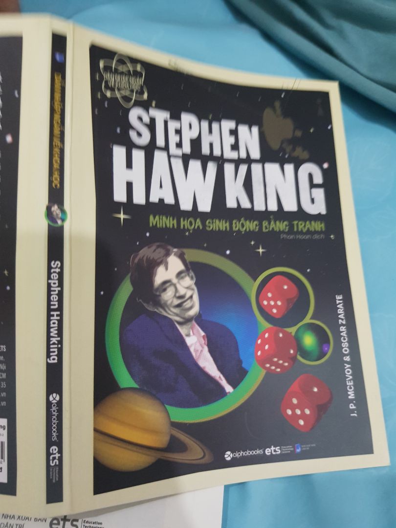 nhận sách về mới đọc vài trang đầu đã rơi bìa, chữ thì nhòe, giống sách giả vậy