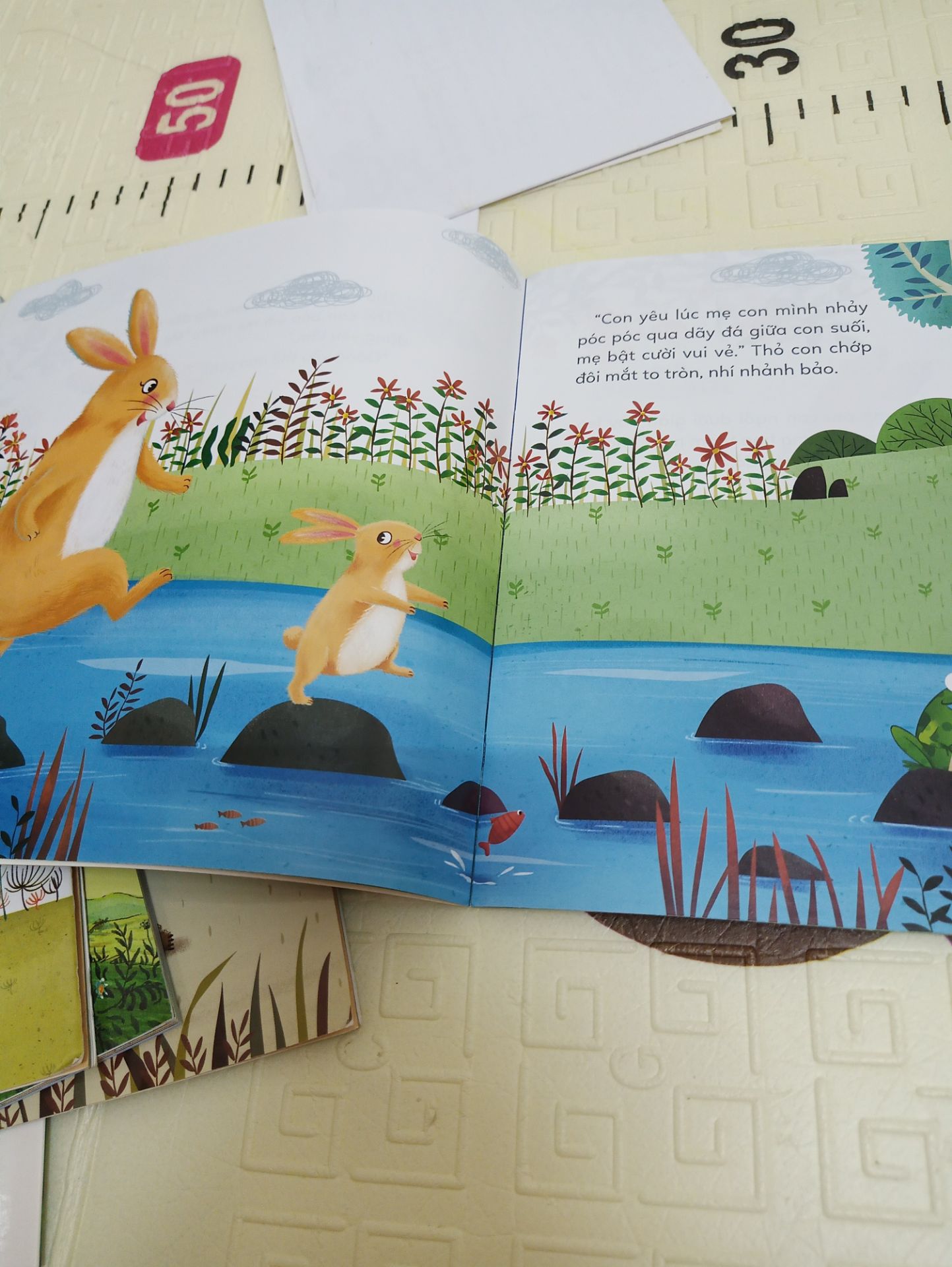 Sách rất thú vị, nên mua cho bé. Bé nhà mình rất thích.