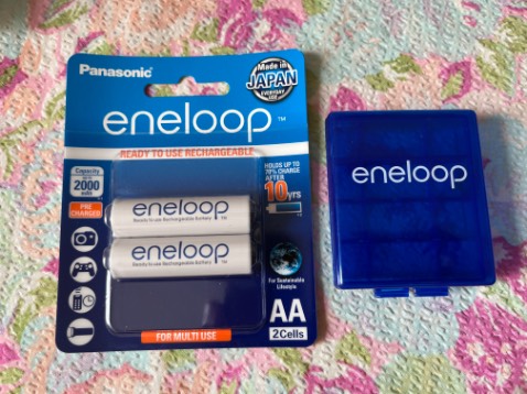 Sản phẩm đóng gói cẩn thận được tặng kèm hộp nhựa đựng pin