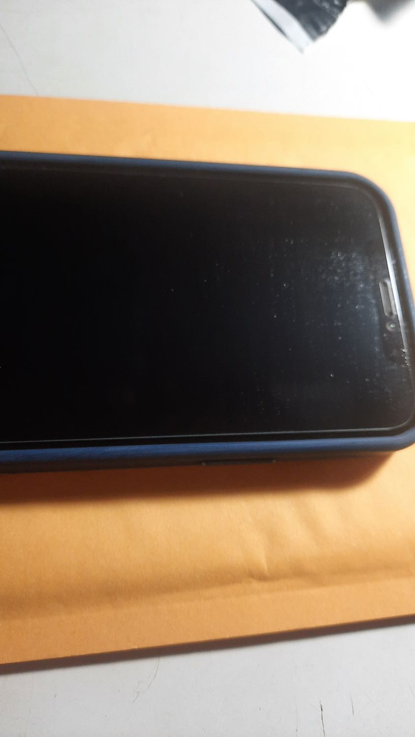 Nhận hàng nhanh, đóng gói tốt, sp có 1 miếng dán, khăn khô, khăn ướt, miếng dính bụi. Tuy nhiên chất lượng miếng dán k tốt: sau khi dán xong thì thấy: tấm dán k full viền, 1 nữa phần trên và dưới k đồng đều, lấy khăn lau thấy rõ, phía trên có nhiều sọc ngang. Do khống chế số lượng hình gửi nên k thấy rõ chẩt lượng có nhiều vết xước bên trong.