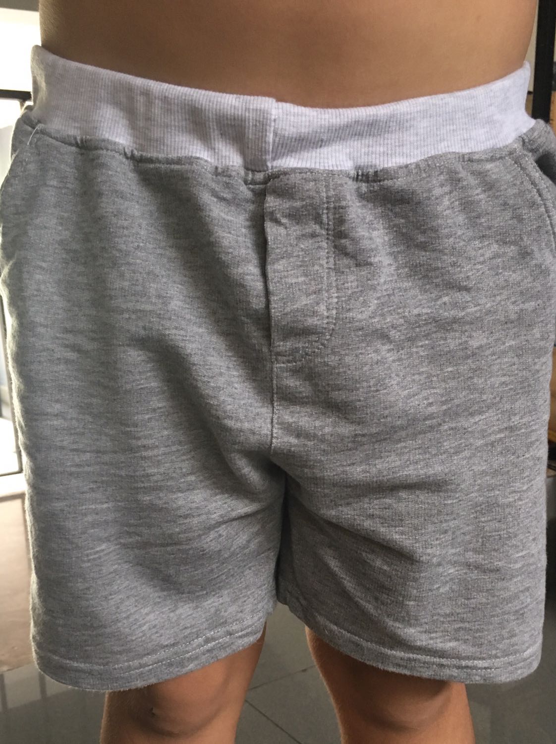 Mua 4 cái cho con trai. Giá ok và kiểu dáng cũng đẹp. Con trai mình 30kg, cao 1m30, mac size lớn nhất là vừa y