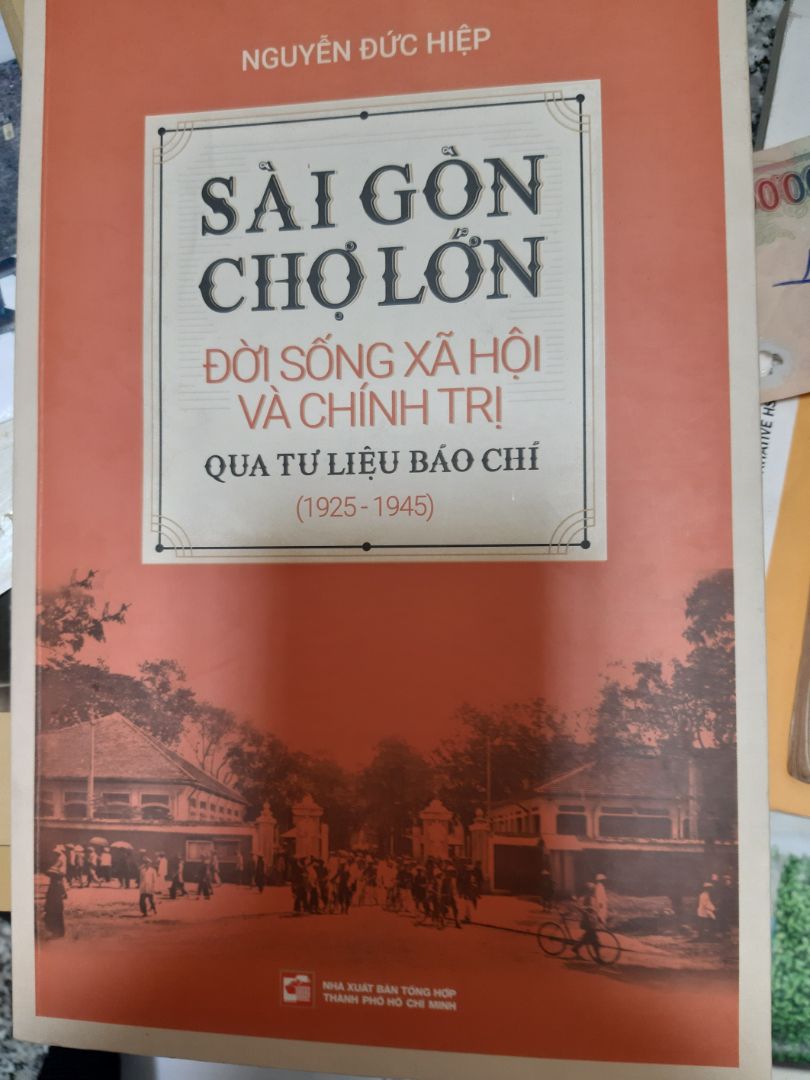sách có vẻ cũ, chất lượng giấy xấu. sách có vẻ cũ, chất lượng giấy xấu.