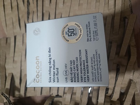 2 năm nay từ lúc biết đến chống nắng này thì trung thành luôn ! Xài loại nào cũng kích ứng riêng em này thì ko có xíu nào kích ứng luôn , finish bao đẹp