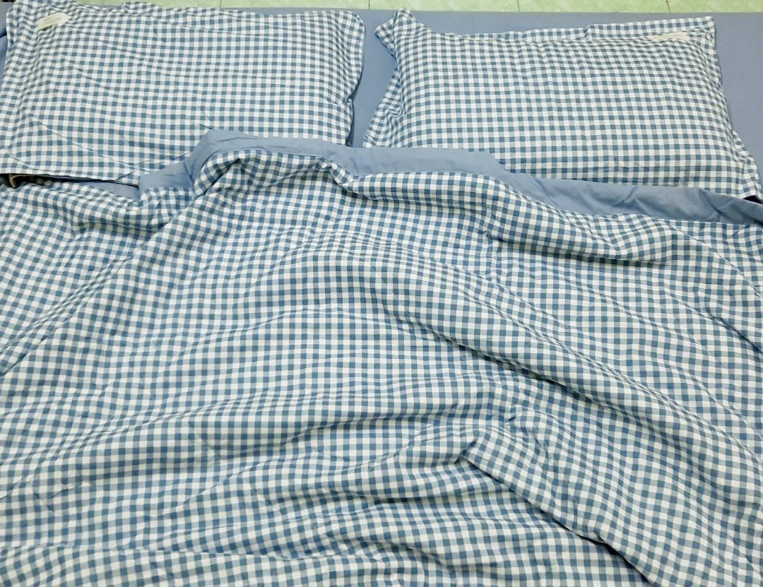 Hàng đẹp, màu sắc như hình, chất vải mềm và dày dặn, đường may chắc chắn, shop gói hàng cẩn thận lắm và giao hàng siêu nhanh luôn. Sẽ ủng hộ shop dài dài