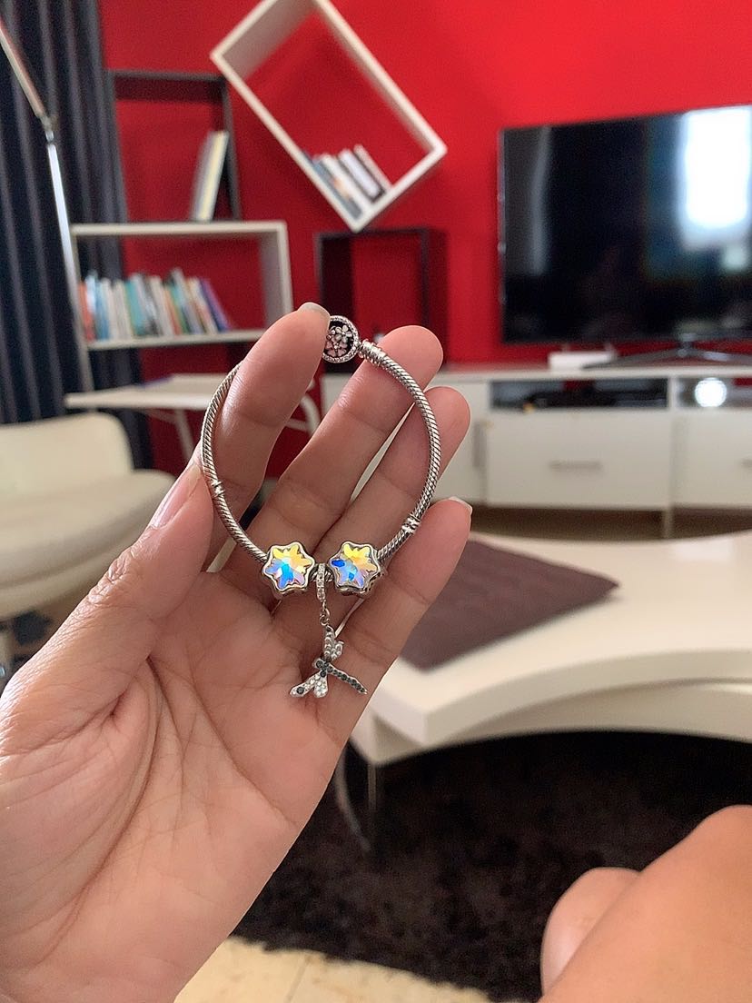 Đã nhận được vòng tay , rất là ưng ý nè, sản
phẩm thực tế đẹp hơn trong hình luôn lấp lánh lung linh . Sẽ ủng hộ shop nữa.