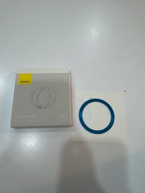 Ship hơi lâu, dính chắc, có thêm miếng giấy canh trên điện thoại để dán