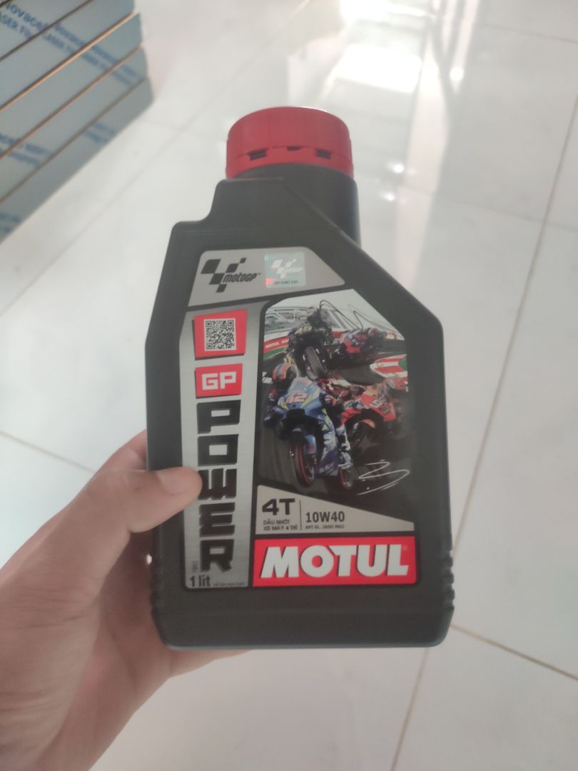 Mua 4 chai mà xài tới chai thứ hai mới lên đây đánh giá, thay nhớt cái là máy chạy êm hẳn luôn, xe đi 800km mà nhớt còn trong chứ không như mấy loại rẻ tiền ngoài tiệm đi 700km là nhớt xỉn qua nâu hết. 5 sao cho sản phẩm chất lượng này.