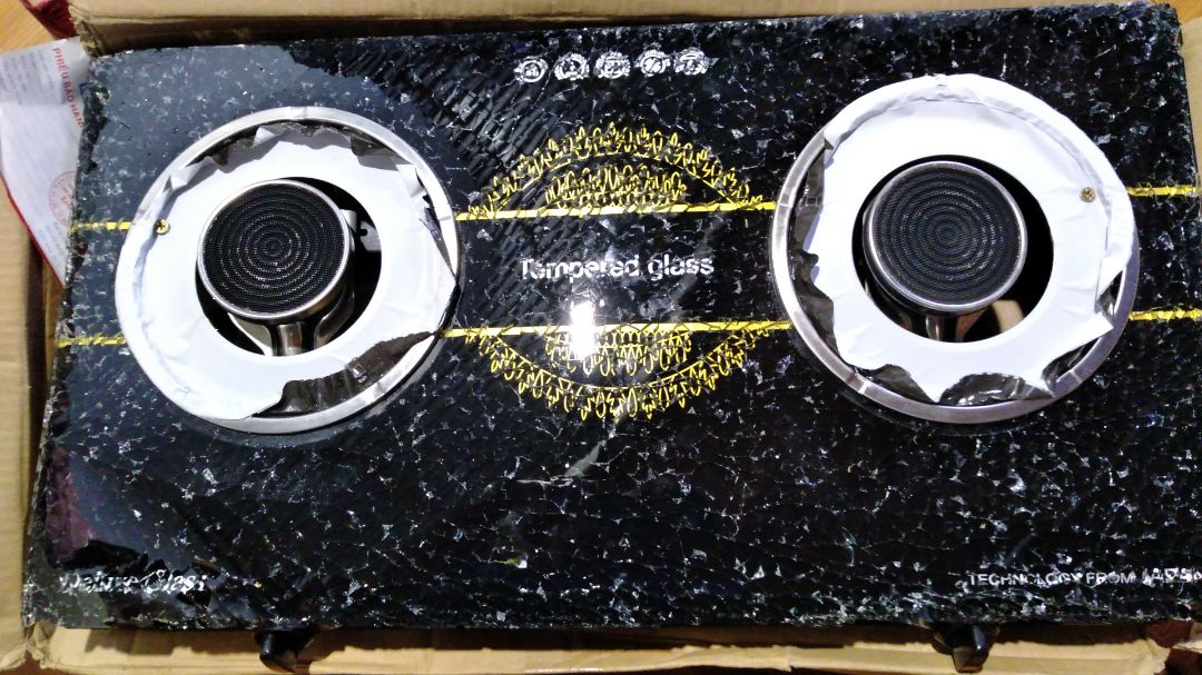 kính vỡ vụn luôn rồi... còn đâu mà dùng