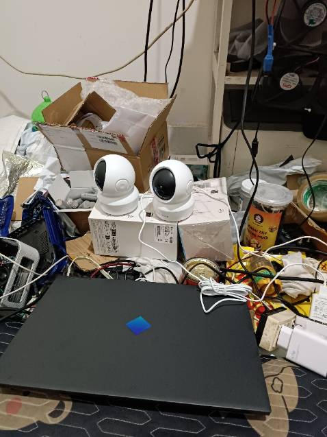 Hàng kém chất lượng. Cụ thể cảm biến hồng ngoại không nhạy. Điều kiện đủ sáng và các camera khác đều chuyển màu, riêng camera của tiki vẫn còn trắng đen. Khiếu nại nhưng không trả hoặc dổi hàng. Giá cao hơn các sàn khác. Vĩnh biệt tiki.