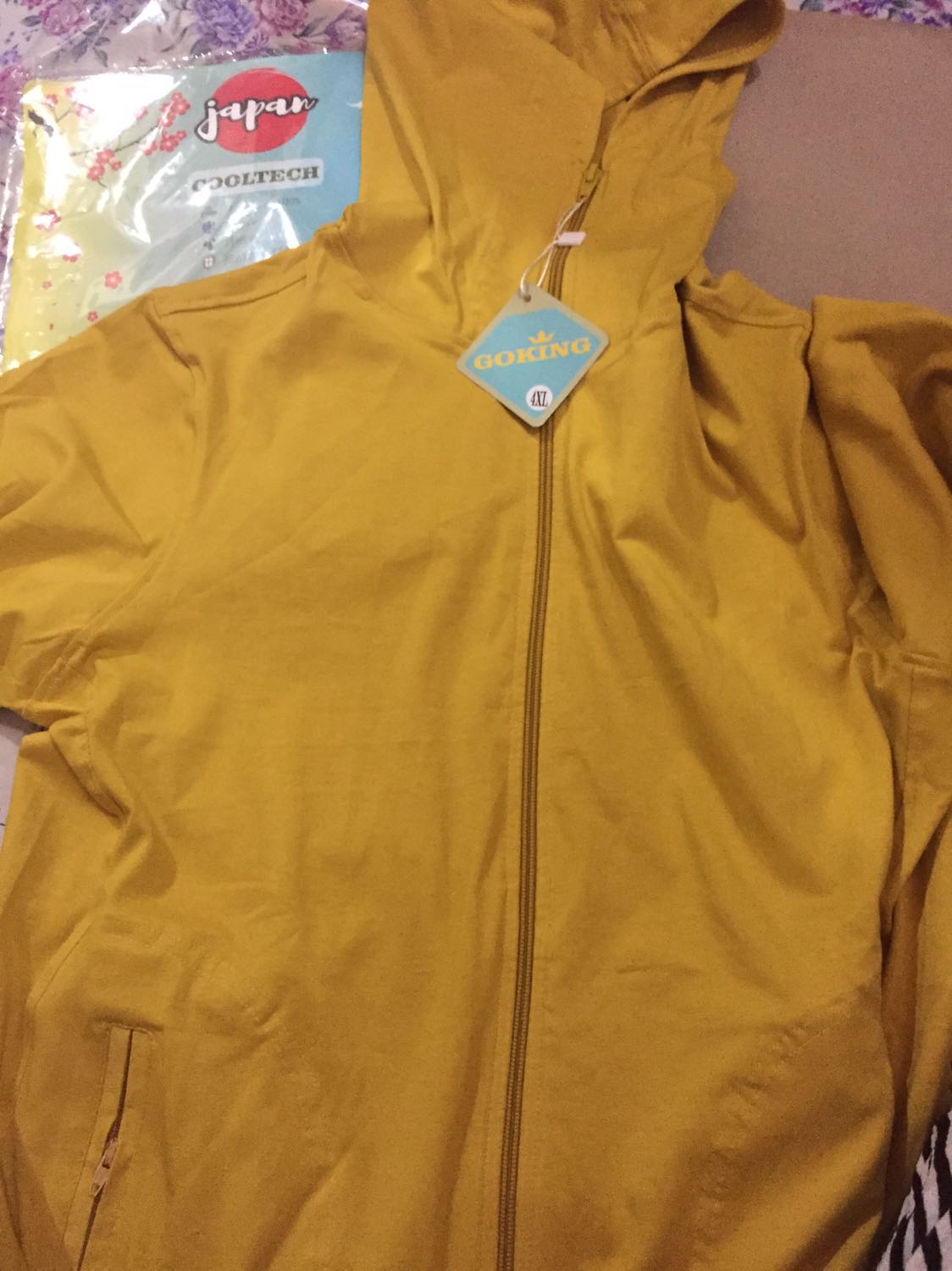 Áo rất vừa, vải và kiểu dáng đẹp. Giao hàng rất nhanh. Shop rất chu đáo và lịch sự, có gởi thư cám ơn, BH sản phẩm. Có dịp tôi sẽ tiếp tục đk mua hàng của Shop.