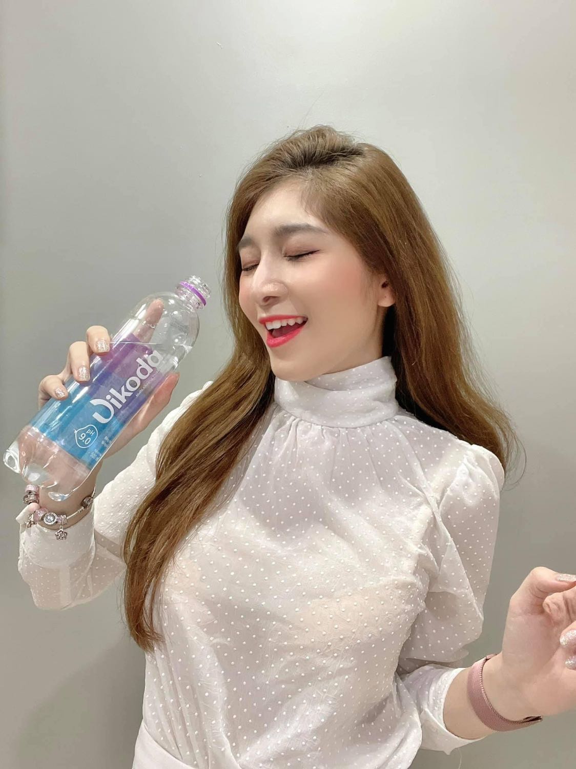 Thiết kế mới xinh xắn lắm luôn. Bổ sung khoáng chất cần thiết cho cơ thể, vừa tốt cho sức khoẻ và hệ tiêu hoá của chúng ta; nhất là các bạn trẻ yêu thích thể thao nè! Đang có giá tốt quá chừng rất nên mua nha mọi người