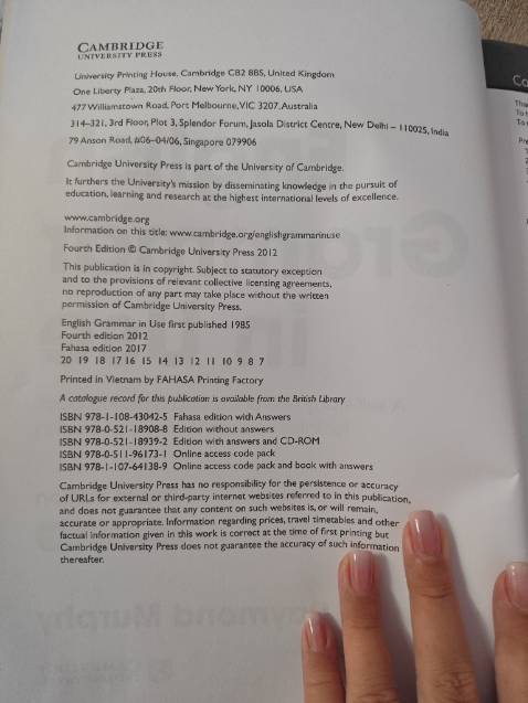 Sách mới có bản quyền đầy đủ của fahasa. Trắng đen chứ không phải bảng màu nhưng sách nhập. Tôi cần luyện thi đề toeic ngữ pháp cơ bản thì nên mua nha