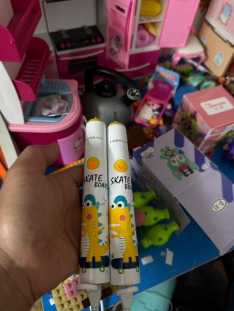 Mua 1 đôi, hàng nguyên seal, cắm sạc báo đèn. Được tặng thêm đầu bàn chải. Chất lượng dùng mới rõ nhưg thích nhất khoản pin, nhà mình dùng loại người lớn pin dùng thoải mái mới phải sạc. Good! Mua 1 đôi, hàng nguyên seal, cắm sạc báo đèn. Được tặng thêm đầu bàn chải. Chất lượng dùng mới rõ nhưg thích nhất khoản pin, nhà mình dùng loại người lớn pin dùng thoải mái mới phải sạc. Good!