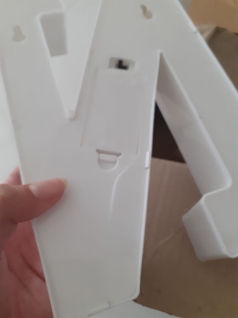 Tôi nói thật không có ý chê Tại sao hàng gửi về lại bị bể Tôi không thích điều này một là hoàn tiền cho tôi hay là phải đưa cho tôi một cái mới mà nó lại còn đóng gói không kỹ càng Tôi thật sự rất không hài lòng với Tiki ra cho lắm