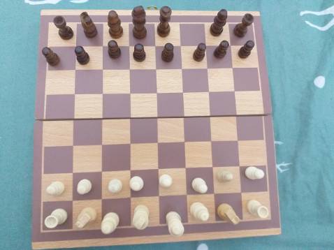 Mua bộ cờ vua về thiếu mất 1 con mã, 1 con tốt thì bị lỗi, 1 con tốt và 1 con mã bị ngã màu. Trong sản phẩm có đính kèm *** liên hệ khi sản phẩm lỗi báo sẽ đổi lại. Cuối cùng im lặng luôn =)) Uy tín chỉ đến vậy là cùng!!!