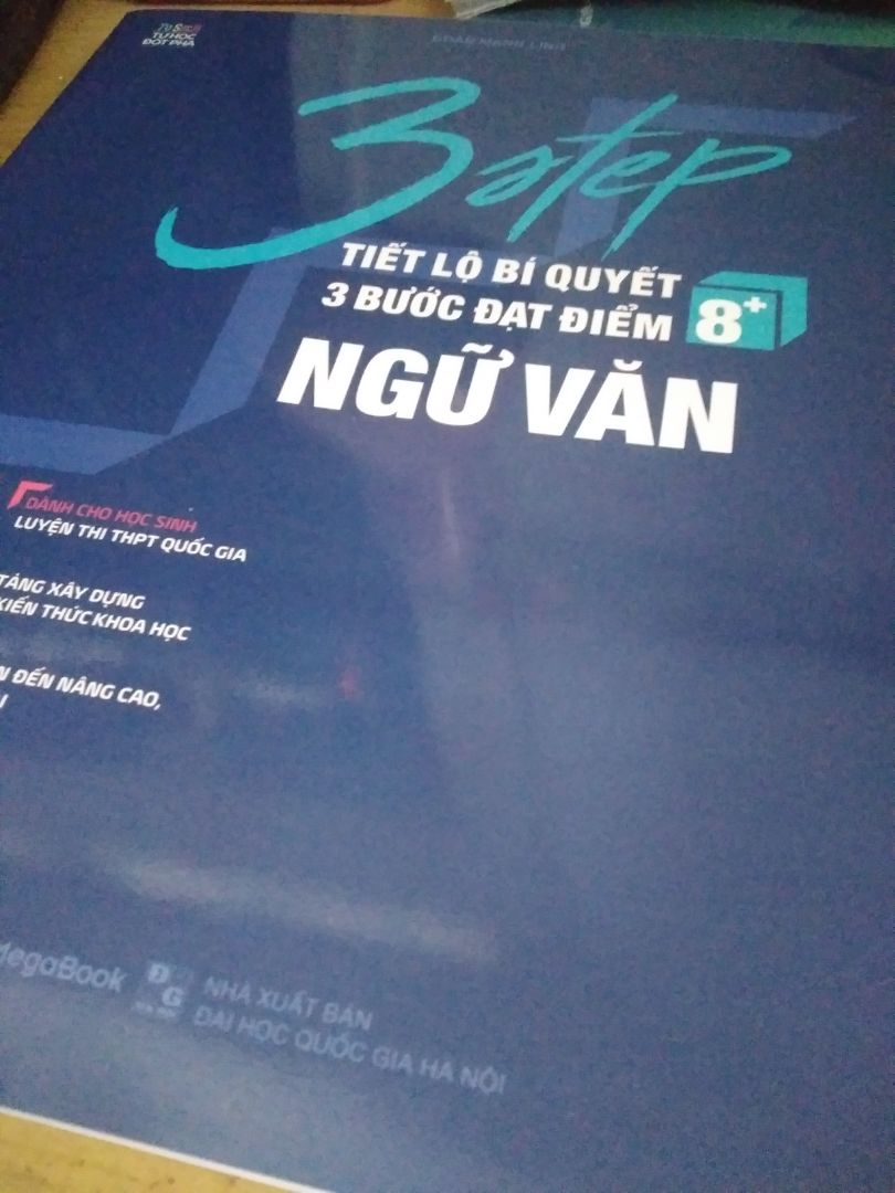 Sách dày, to, đẹp, nội dung hay, ngắn gọn nhưng đầy đủ, có sơ đồ tư duy để các bạn dễ học, nội dung tập trung vào trọng tâm. Bạn nào có mục tiêu điểm cao văn ở trên lớp hoặc thi thptqg nều nên mua quyển này