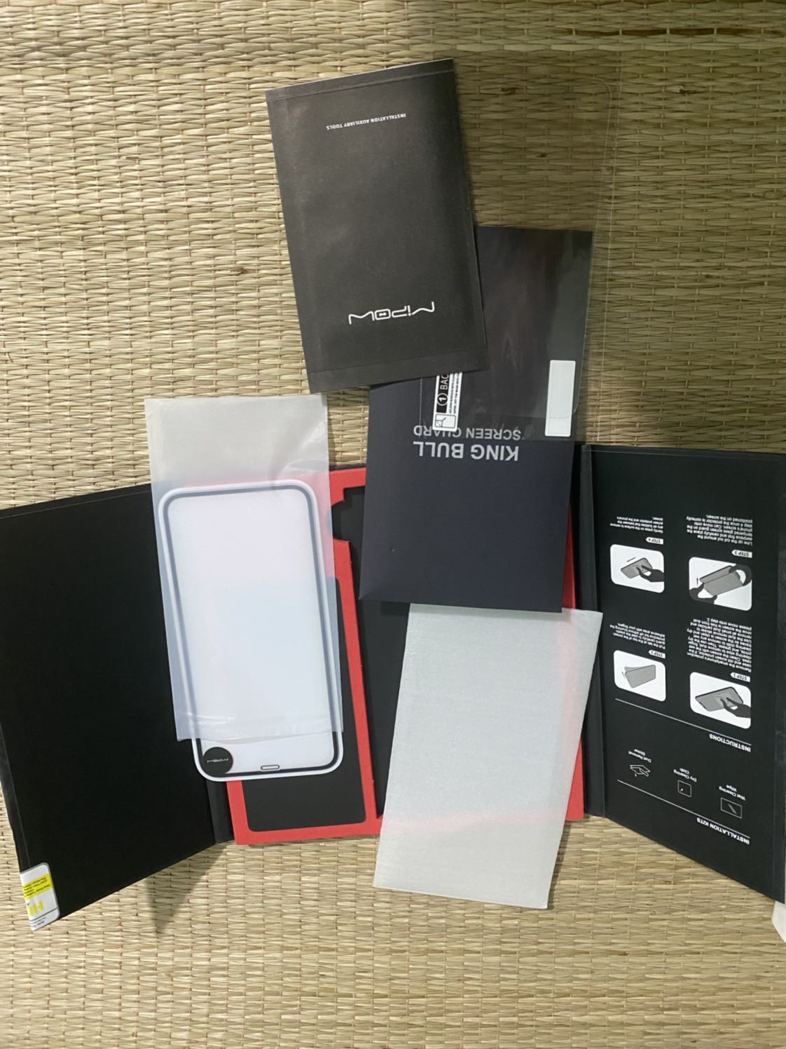 Hàng ok. Mọi người kiểm tra kỹ tem đang hoàng . Tại mình đặt của tiki trading luôn nên khá an tâm còn đặt của mấy cửa hàng thì nên kiểm tra kỹ. Còn giao hàng thì auto nhanh. Luôn là ngày kế tiếp chưa bao giờ qua ngày thứ 2. Dán khá là ôm viền rất thích???