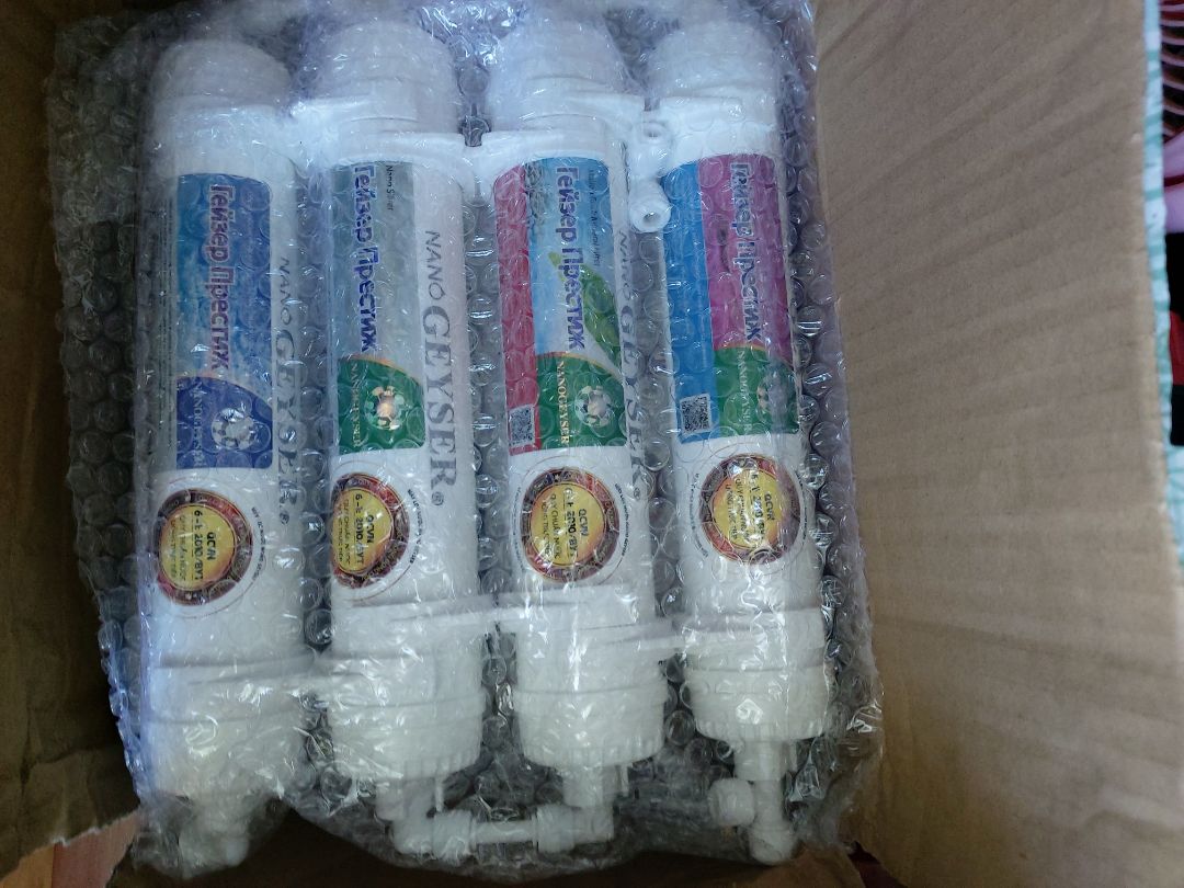 Ban đầu nhận máy từ đơn vị vận chuyển đến nhà , mở máy ra phát hiện có trục trặc chút xíu. Tuy nhiên liên hệ Shop , sau đó Shop rất có trách nhiệm, thiện chí khắc phục nhanh, gọn, nhiệt tình và bổ sung 1 vài chi tiết lặt vặt nên máy đã chạy ngon lành. Máy đẹp, gọn nhẹ. giá rẻ. Đúng như Quảng cáo. Shop hướng dẫn tải áp kích hoạt bảo hành  sản phẩm rất nhiệt tình. Sau đó mình đã mua ủng hộ Shop thêm bộ 8 lõi lọc để sơ- cua. Cảm ơn shop làm ăn có tâm,uy tín. Sẽ tt ủng hộ shop lâu dài khi có nhu cầu.