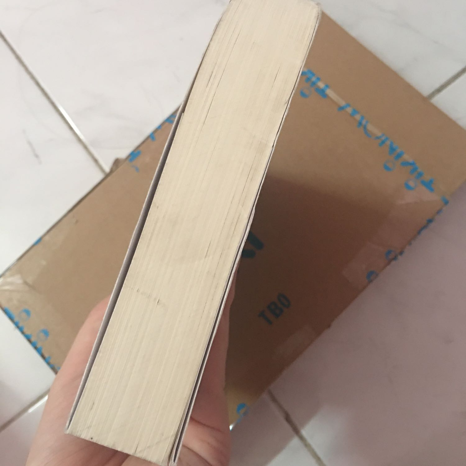 Nội dung rất hay nhưng sách khi giao bị dơ, gáy sách nhăn. Mong lần sau tiki chú ý hơn ạ