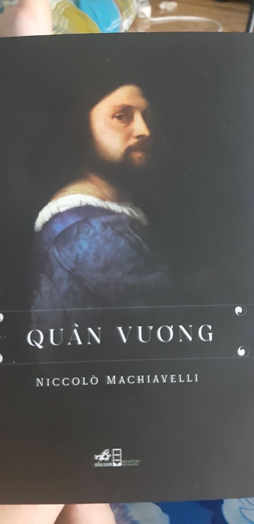 Sách khá hay, nhưng mà dịch hơi chán. Dịch giả làm mình khó hiểu nhiều đoạn, diễn giải chú thích nhiều chỗ cũng khó hiểu không kém. Nhưng do sách bản chất hay nên nó vẫn hay. Tuy nhiên nặng về mặc quan điểm, bạn nào thoáng thì chắc oke, còn không thì tùy quan điểm mà có thái độ khác nhau với sách.
