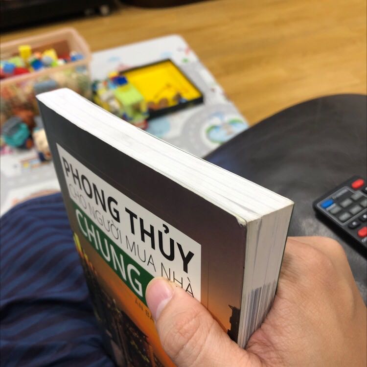 Nội dung thì miễn bàn vì thấy hay mình mới đặt nhưng sách có vẻ hơi cũ và quăn, có thể là quá lâu mới bán được, nay có deal giảm còn 97k mà mình vẫn phải mua giá 399k mà sách trông cũ nên hơi buồn