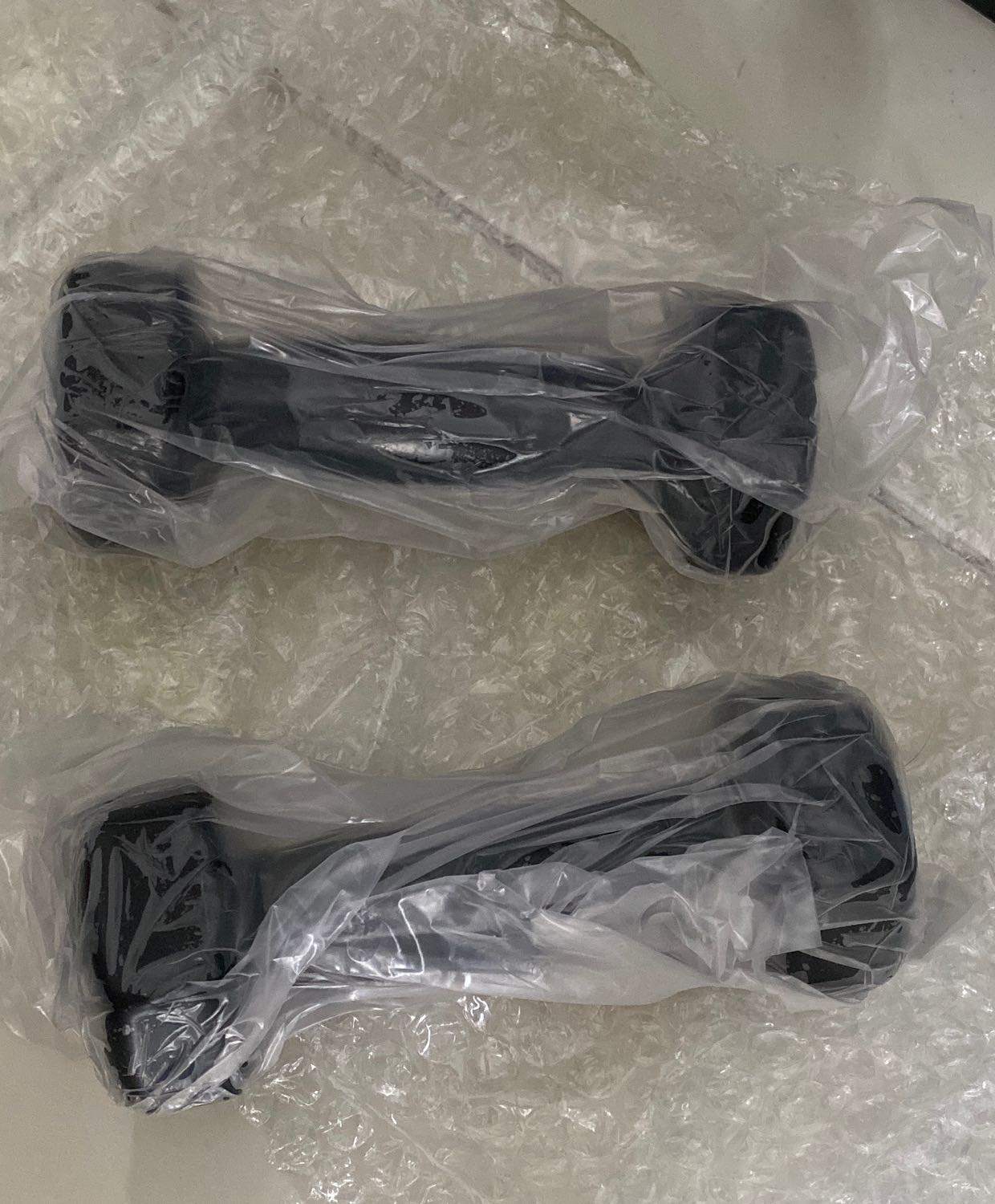 cửa hàng đóng gói cẩn thận sản phẩm, giao đúng màu yêu thích, sản phẩm rất là chất lượng. Rất là hài lòng về shop